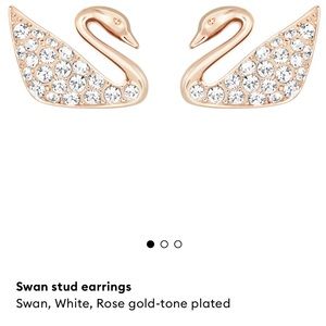 Swarovski Swan stud earrings
Swan, White, Rose gold-tone plated